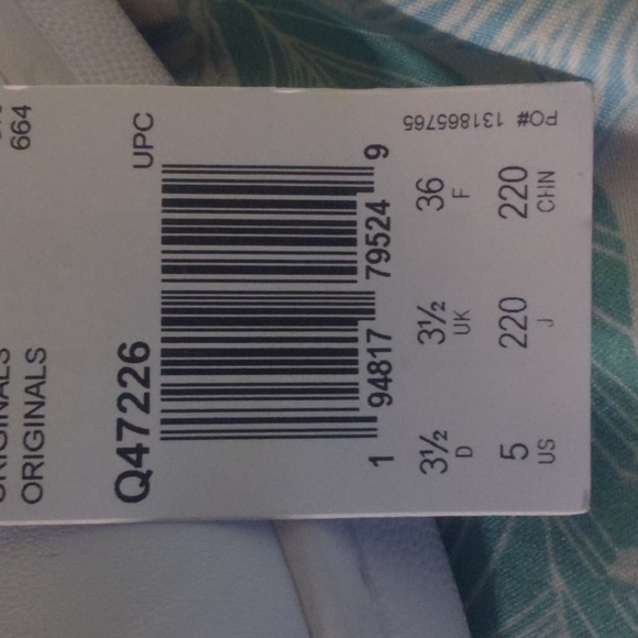 Tennis shoes - Picture 2 of 2